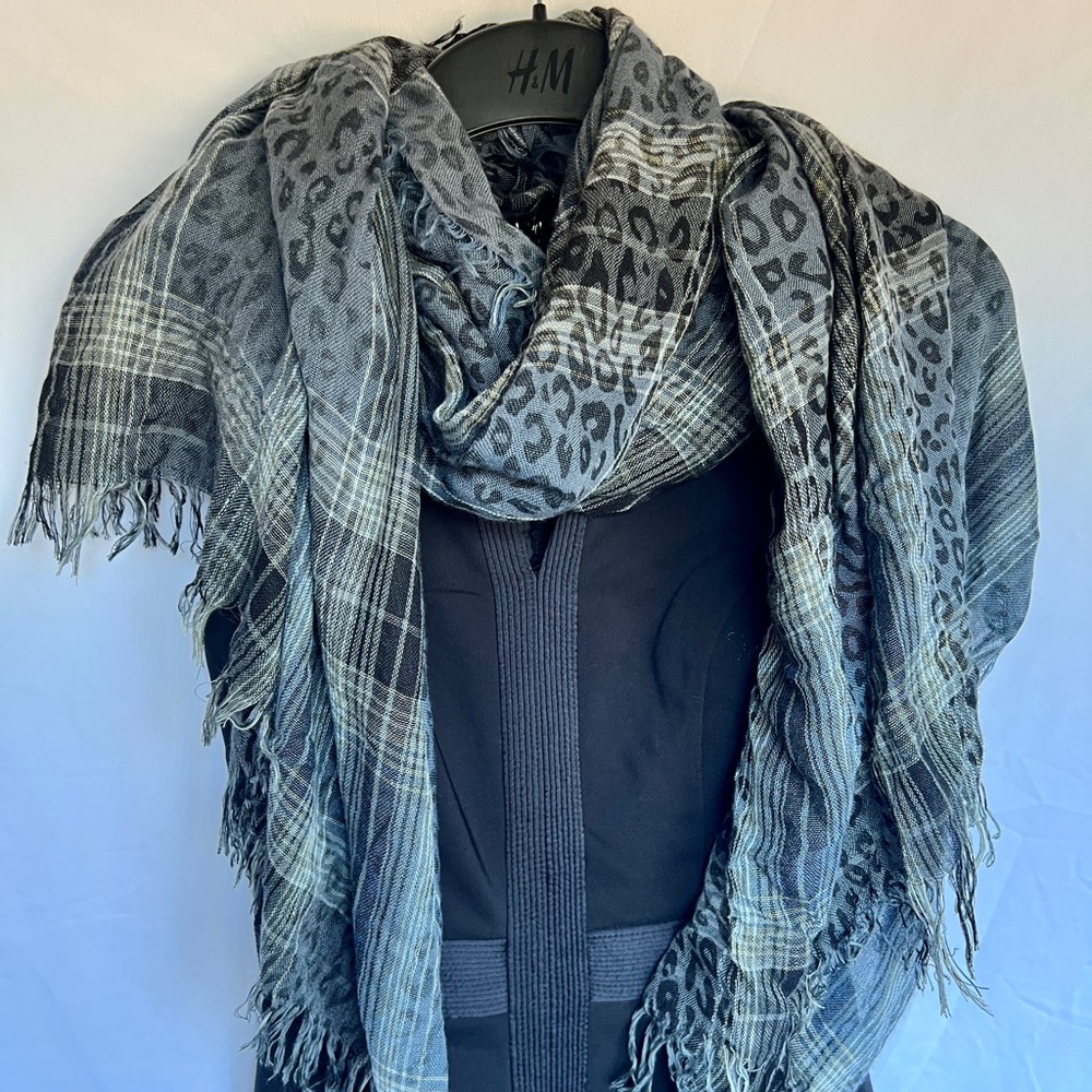 Leopard Print Blue/Gray Scarf